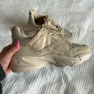 Steve Madden platform sneaker